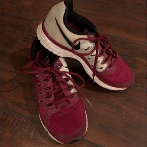 Nike Fitsole cushioning FSU garnet tennis shoes